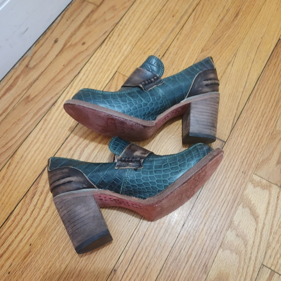 'Bellevue' Freebird by Steven Green and Brown Loafers with Vintage Charm - Picture 3 of 4